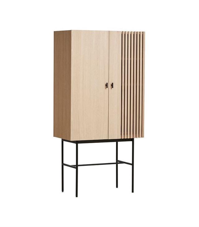 Elegant Sort Woud Array Skab – Stilsikker Opbevaring