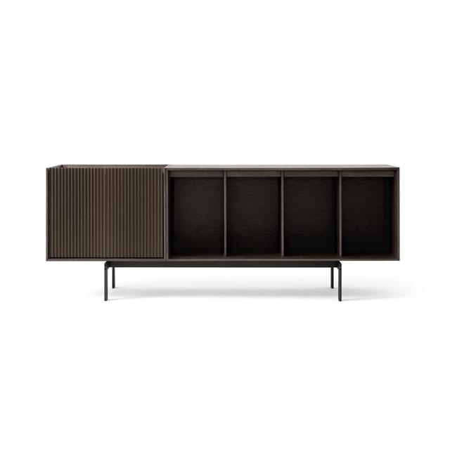 Vipp 675 Chimney Kabinet i Mørk Eg – Elegant Opbevaring